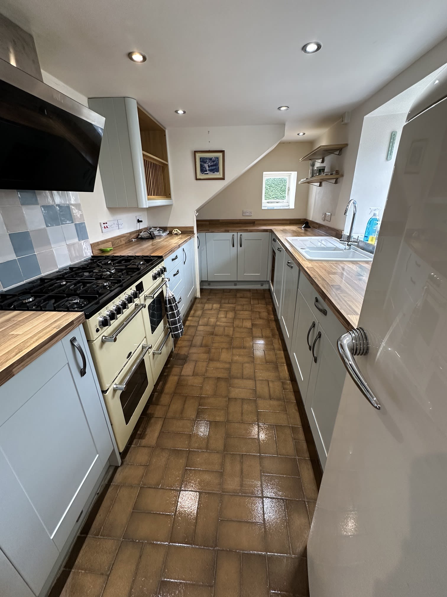 Kitchen cleaning carried out by Shaky's Cleaning Services